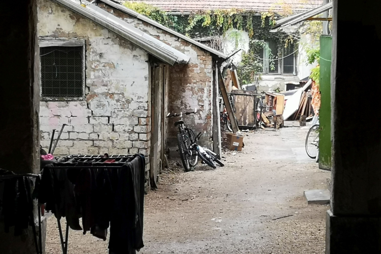 Illegális lakásfoglalók nehezítik meg a Korvin utca lakóinak életét