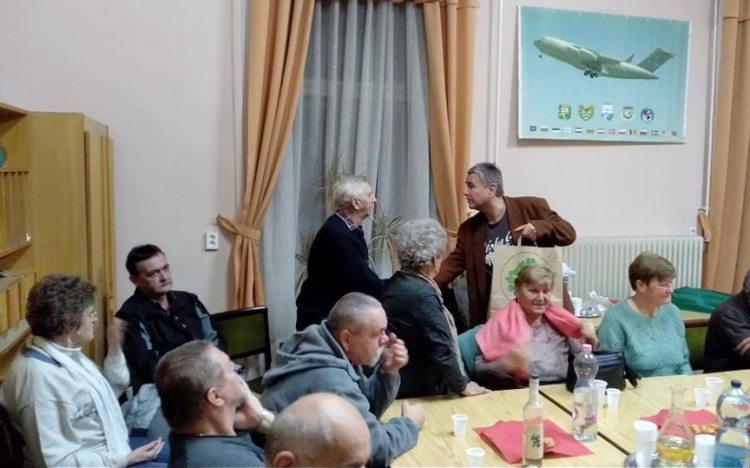 Országgyűlési képviselőik támogatásával ajándékoztak a pápai szocialisták