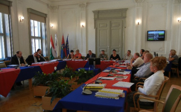 Húsgyár, utcanév változás, adománygyűjtés a belvárosban