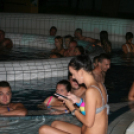 Éjszakai Fürdőzés a pápai Várkertfürdőben