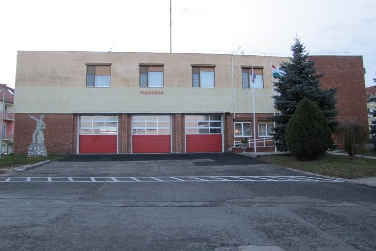 Felborult egy teherautó a Gyimóti úton