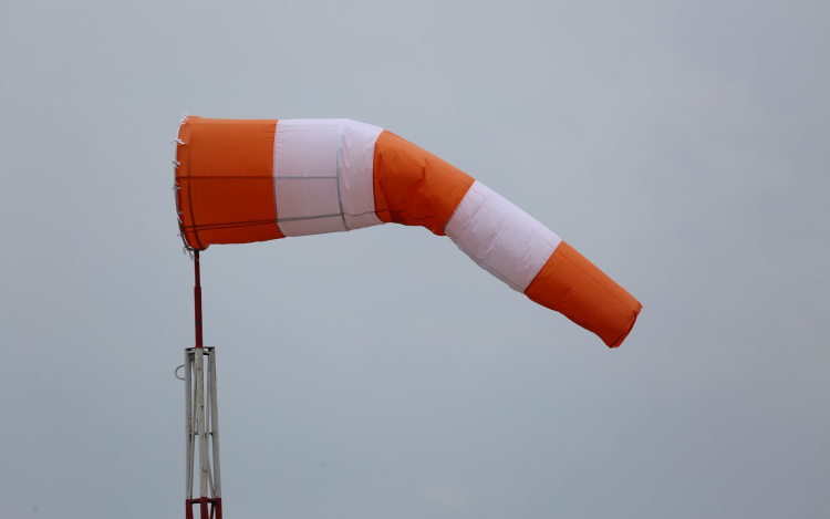 Szélvihar - Fokozott óvatosságra inti a közlekedőket a rendőrség