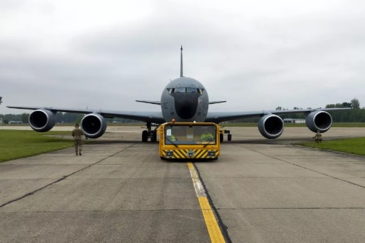 Amerikai légi utántöltő gép érkezett Pápára