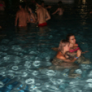 Éjszakai Fürdőzés a pápai Várkertfürdőben