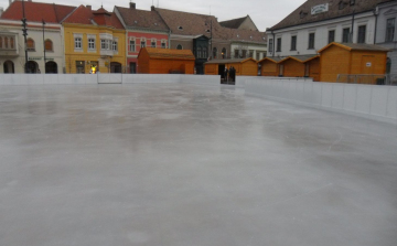 Örömmel jelentjük: Jég van, hétfőn nyit a pálya!