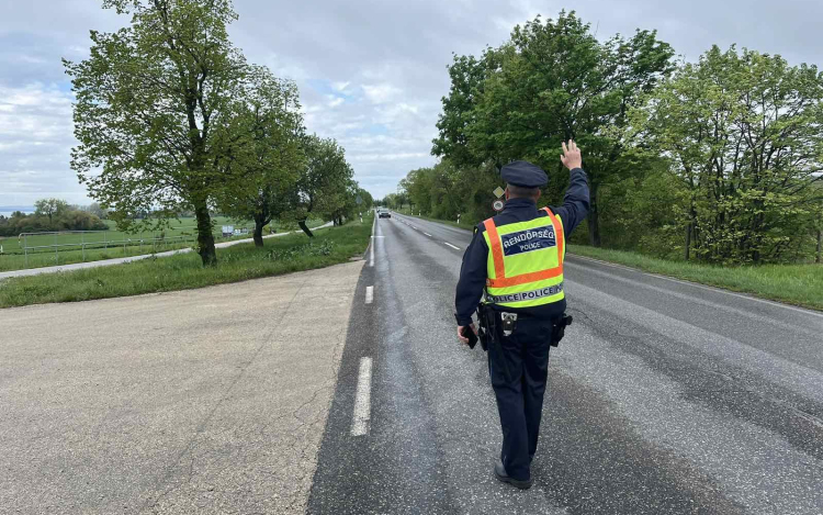 Több rendőr lesz az utakon a hosszú hétvégén