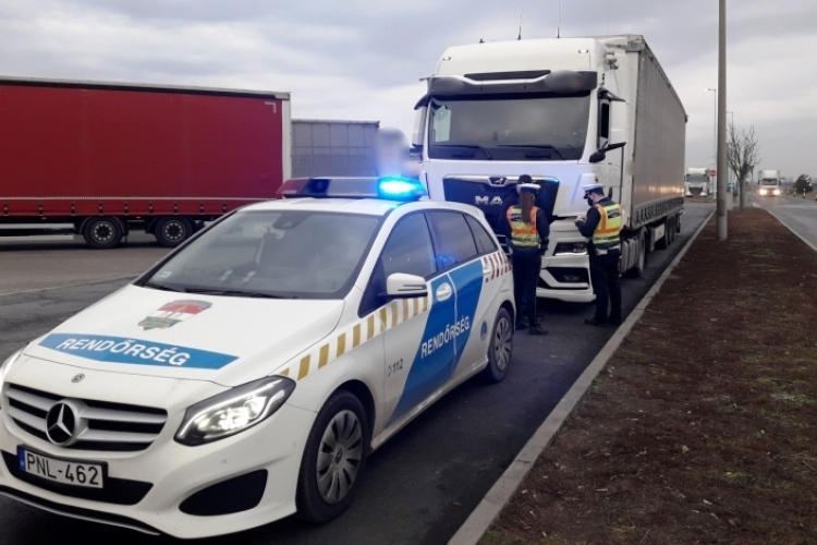 Kiemelt akciót tart a rendőrség az utakon