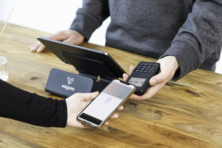 Az MNB QVIK fizetési rendszer hatásai 2025-ben: hogyan alkalmazkodnak a kereskedők?