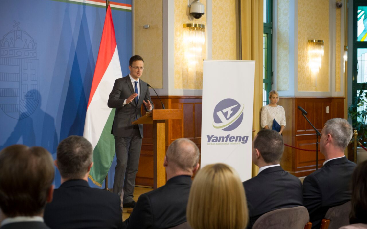 A kormány stratégiai partnere lett a pápai Yanfeng