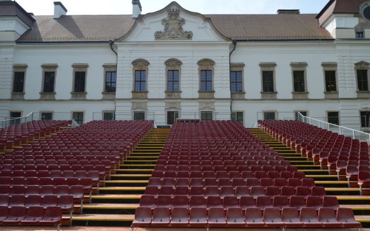 Az eddigi évektől eltérő útvonalon haladnak a ballagók