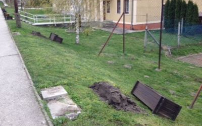 Megrongálta a virágládát 