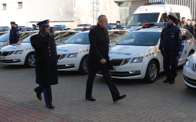 Új autókat kaptak a megye rendőrei