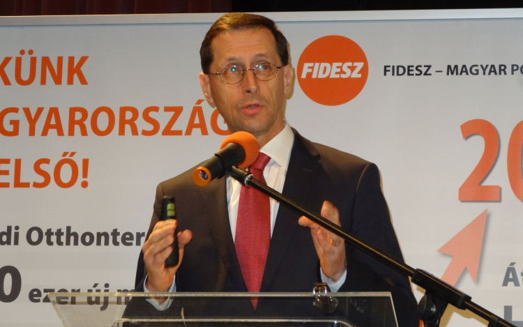 Varga Mihály Pápán: Az a célunk, hogy újra éltanulók legyünk