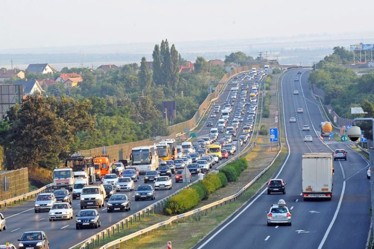 Gyalogost ütöttek el az M7-es autópályán