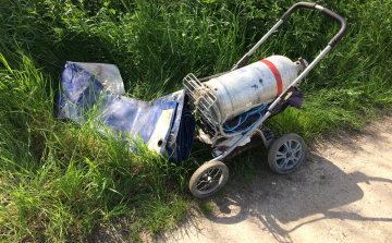 Gázpalackot és ponyvát lopott