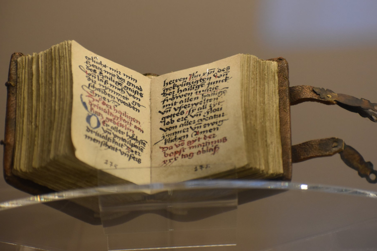 A papír már bizonyított – a régi könyvek dicsérete