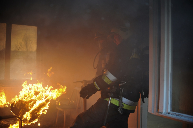 Lakástűz volt a Csatorna utcában