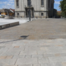 Fugáznak, aszfaltoznak, építik a színpadot a Fő téren