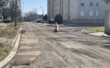 Évek óta várják a környéken lakók, végre új burkolatot kap a Wesselényi utca