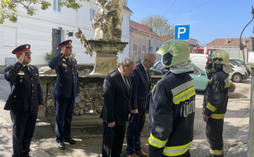 Koszorúzás Pápán, Szent Flórián tiszteletére