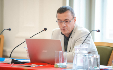 Két javaslat a vállalkozásokért és a közbiztonságért – Marton Sándor kezdeményezései a pápai testület előtt