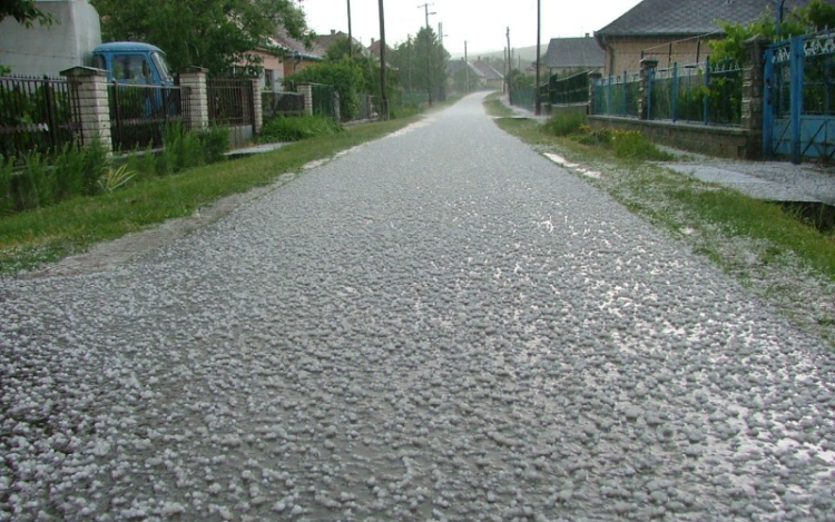 Figyelmeztetés: Viharok és jégeső várható