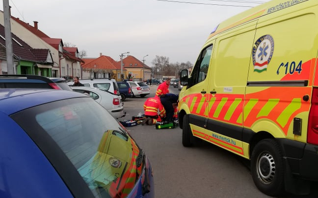 Rosszul lett egy kerékpáros a Vásár utcán