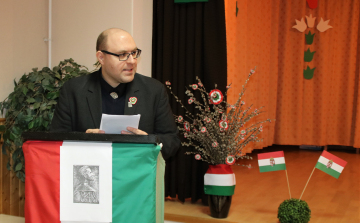 »A jelképek, a szimbólumok szellemi-lelki táplálékaink, hozzátartoznak ember voltunkhoz…«