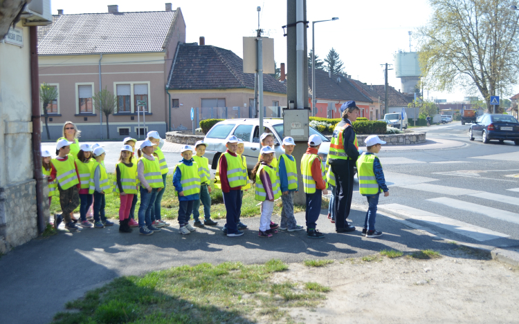 Zebraséta elsősökkel