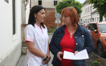 Enyhítés a pápai idősotthonokban is - Részlegesen feloldották a látogatási tilalmat