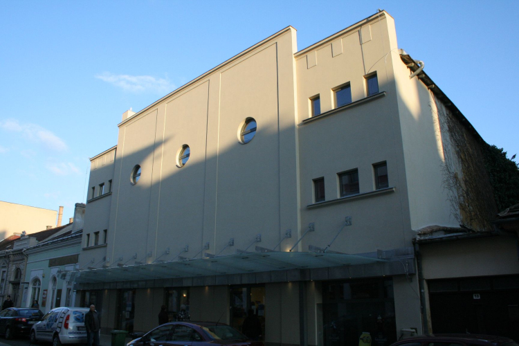 Újra megnyílt a mozi Pápán!