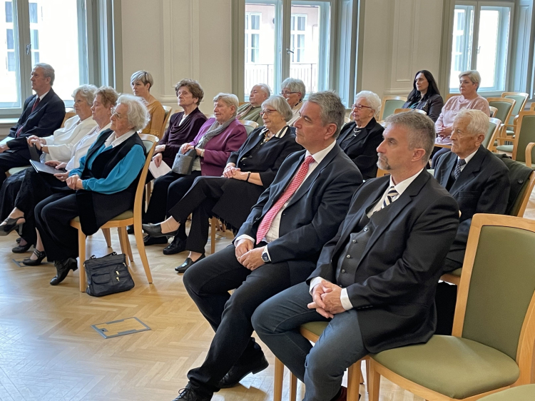 Emlékdiplomával köszöntötték a jubiláló pedagógusokat