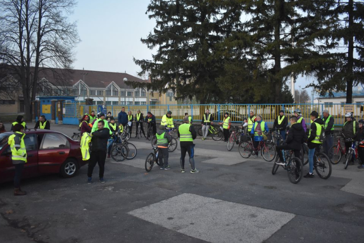 Kerékpáros emléktúrát rendeztek, a közlekedési balesetek áldozataira emlékezve