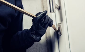 Pápa környéki kistelepüléseken követett el betöréses lopásokat