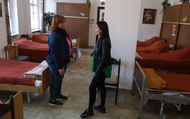 Nyolc idős beteget átvesz az ESZI a kórháztól