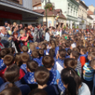 Zene Világnapja - Az Erkel iskolások éneklése a városban