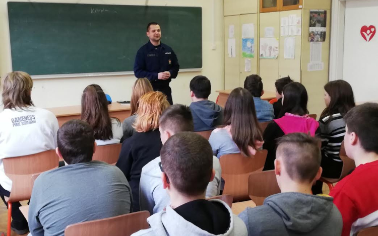 Az internet veszélyeiről Mezőlakon