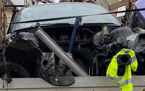 Közterületen bontott autót a pápai férfi