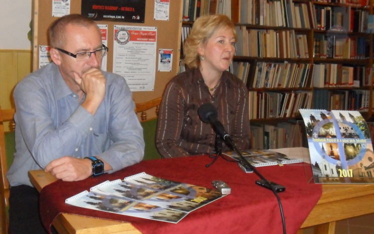 Bemutatták a jövő évi Pápa naptárat