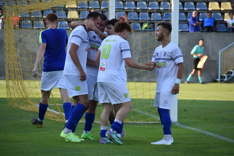 Sima Perutz győzelem a nyitányon!