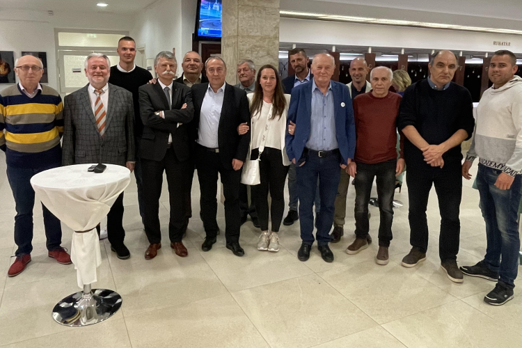 Óriási előnnyel vezet dr. Kovács Zoltán!