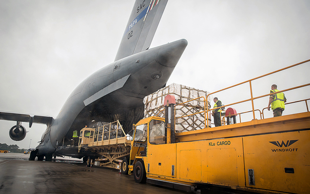 Pápáról indult segélyszállítmány a hurrikán sújtotta Karibi-térségbe