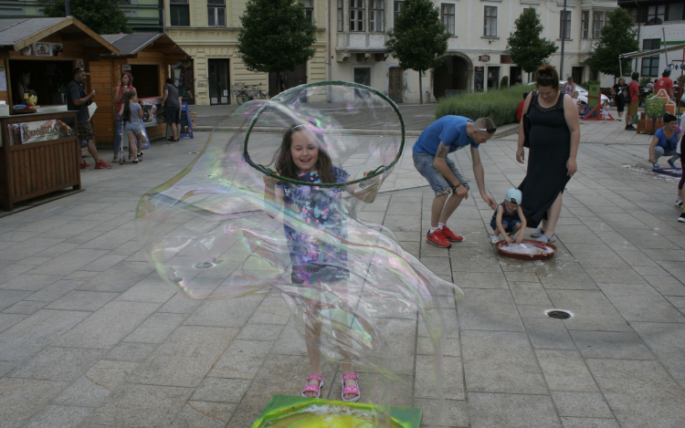 Megkezdődött a játék a Fő téren