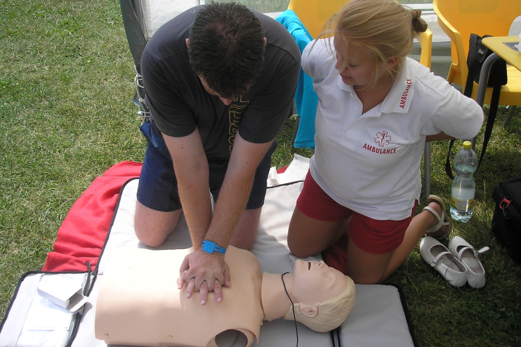 Közbiztonsági délelőtt a pápai Várkertfürdőben