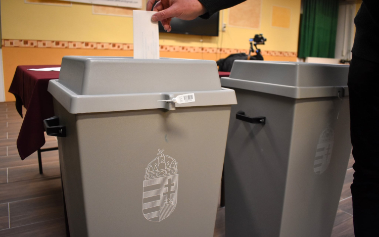 Hiába keressük az MTI hírei között a pápai időközi választás eredményét