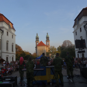 Szuper koncertet adtak a svéd katonák Pápán