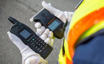 ittasan és vezetői engedély nélkül közlekedett robbanómotoros kerékpárjával