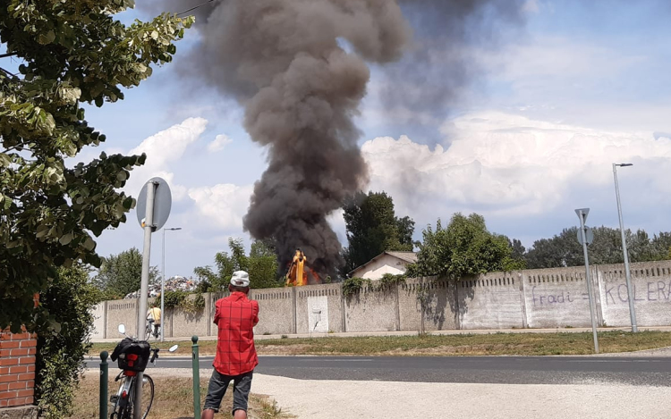 A MÉH telepen csaptak fel a lángok ma délután