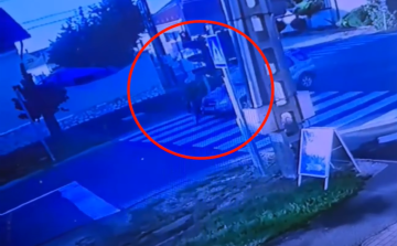 Elgázoltak egy kerékpárost a Somlai úti lámpás kereszteződésben, a bringás volt a hibás - Videó