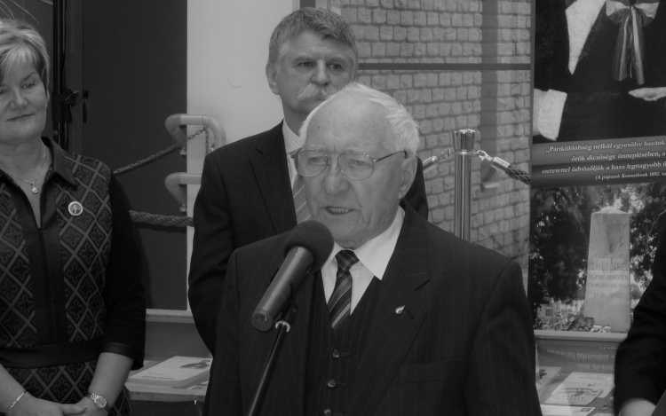 Elhunyt Gavlik István